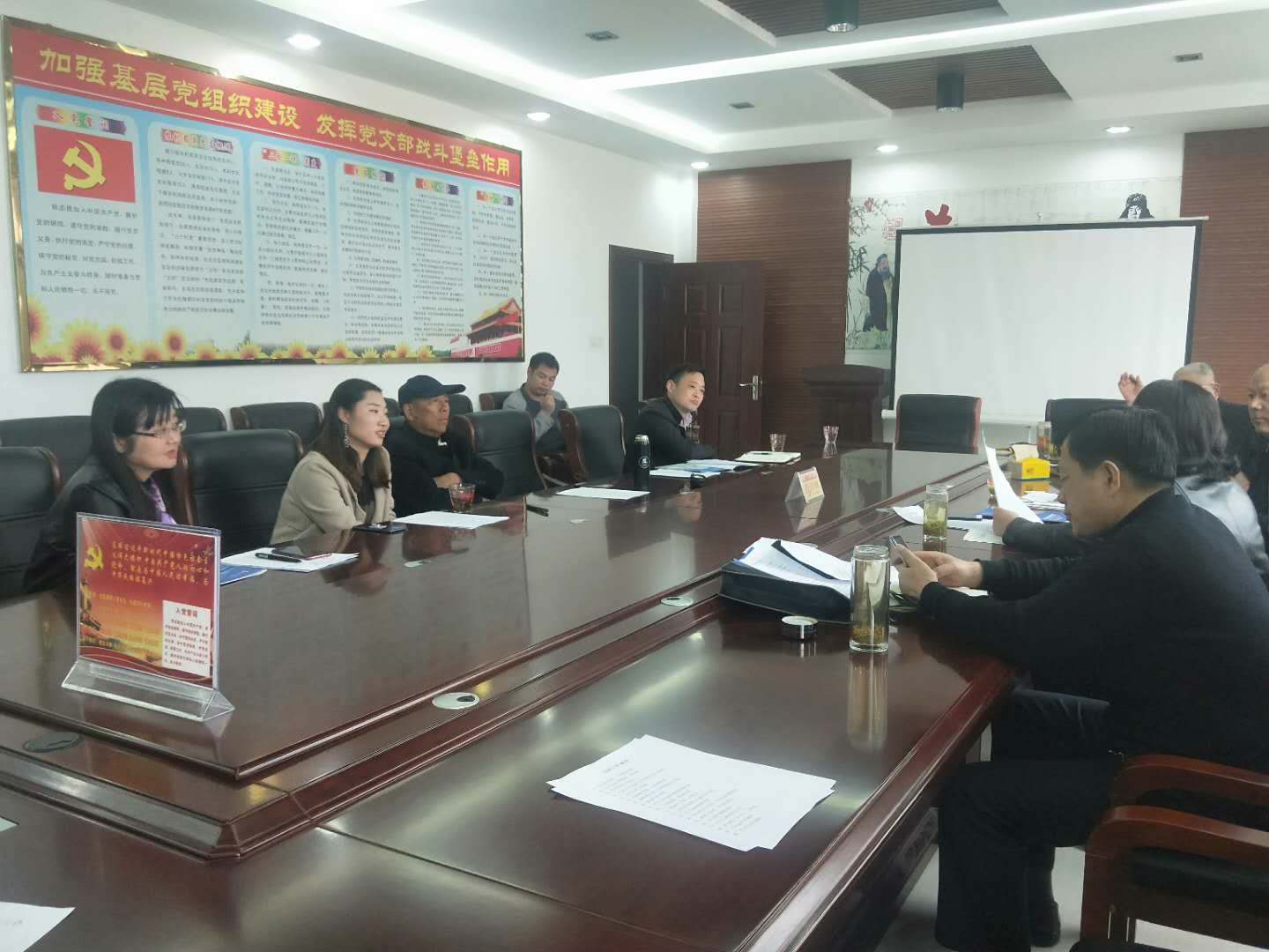 潢川县召开市民文明公约征集座谈会.jpg