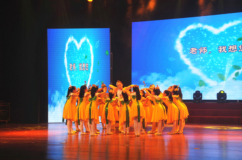 6情景舞蹈《老师，我想您》2.jpg
